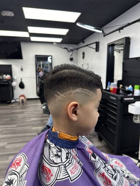Kids fade in the chair